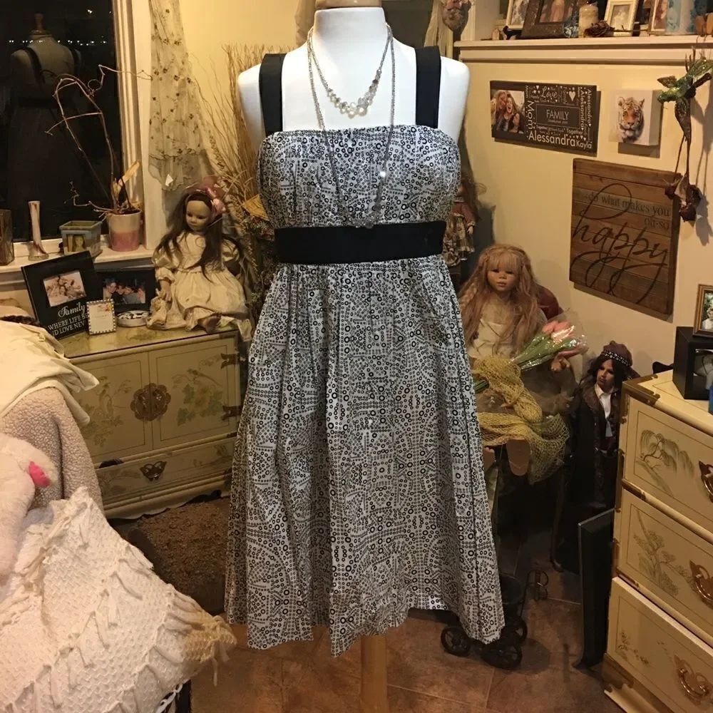 New York & co dress Black White Graphic Dress 8